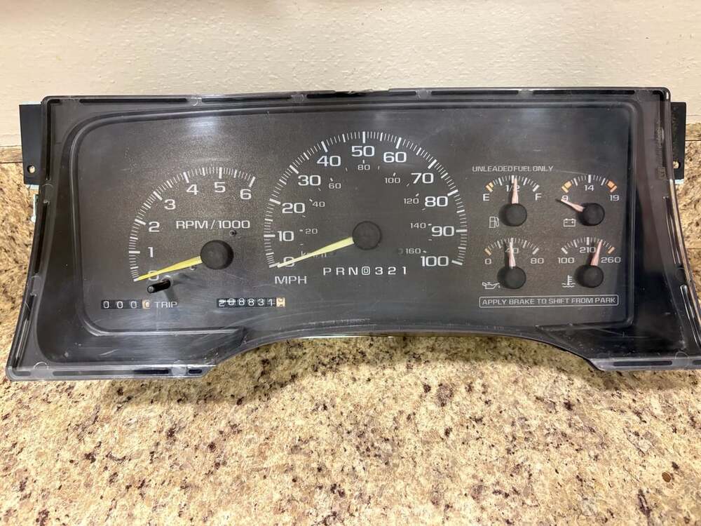 95-99 Chevy Tahoe Suburban Yukon Instrument Cluster 100 MPH Tach PRND321